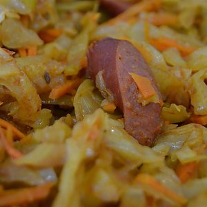 Бигос из свежей капусты с пикантными колбасками, КулинарЪ
