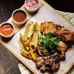 Тарелка шашлыков, Хинкальня - Брест
