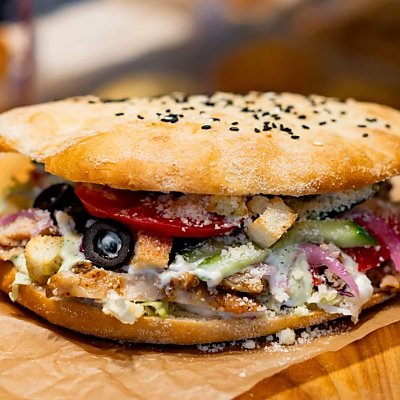 Заказать Донер в пите Цезарь (330г), Тандыр-пекарня Kinza