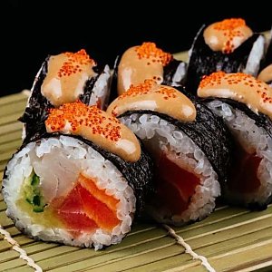 Ролл с морским окунем и лососем, Kraken