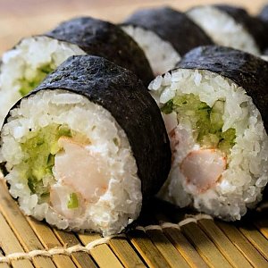 Ролл с креветкой и огурцом, Kraken