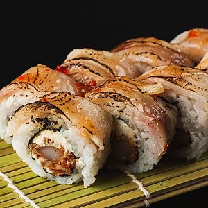 Ролл с обожженным морским окунем и кисло-сладким соусом чили, Kraken