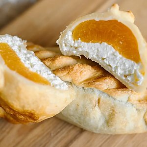 Кибинай с творогом и абрикосом, Прафiтроля