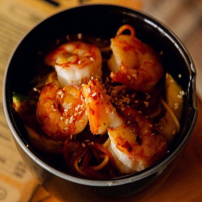 Заказать Лапша яичная с овощами и креветками, Rasskazov