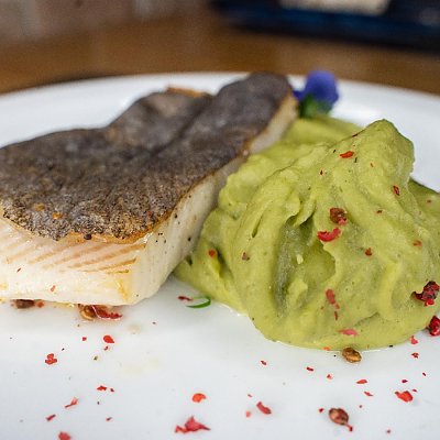 Заказать Стейк палтуса с картофельным пюре и Песто, Rasskazov