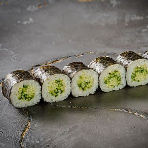 Хосомаки с огурцом, Black Roll