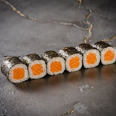 Заказать Хосомаки с лососем, Black Roll
