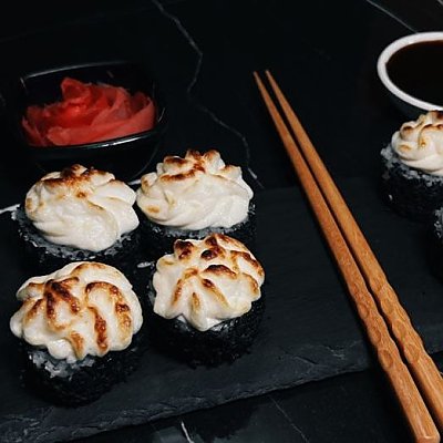 Заказать Запеченный ролл Лосось, Black Roll