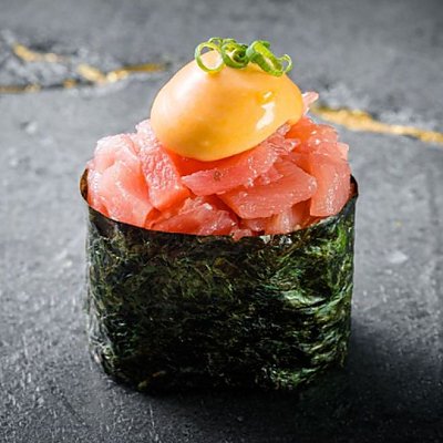 Заказать Гункан Спайси Магуро, Black Roll