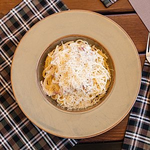 Паста Карбонара с беконом в сливочном соусе, Кофейня ДОМ