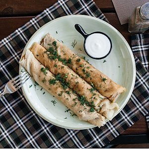 Блины с куриным жульеном, грибами и сметаной, Кофейня ДОМ