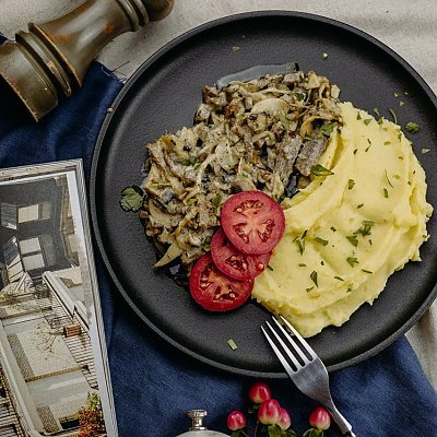 Заказать Говяжий язык по-строгановски, Кофейня ДОМ