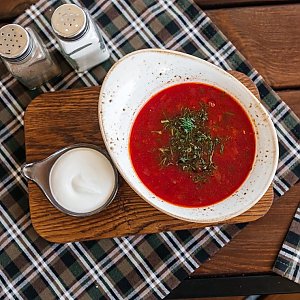 Наваристый борщ с говядиной и кориандром, Кофейня ДОМ