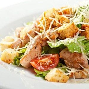 Салат Цезарь с курицей, Кафе-бар Терем