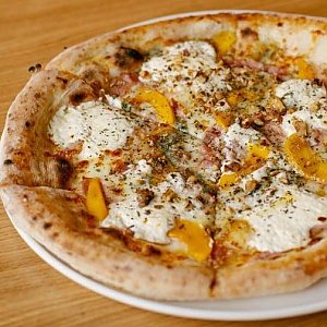 Пицца с Дорблю и персиками, Papi Pizza