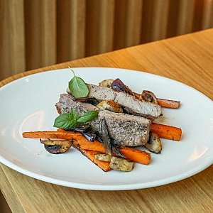 Котолетта с жареными грибами и морковью с томатным соусом, PaPi Pizza