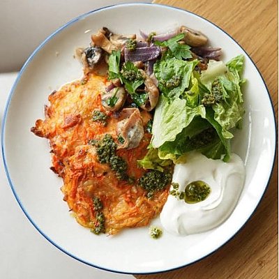 Заказать Копченые морковные оладьи с грудинкой, грибами и сметаной, PaPi Pizza