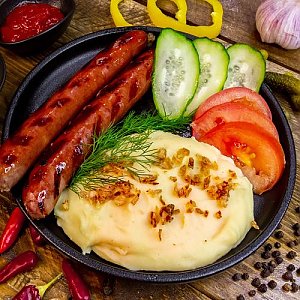 Картофельное пюре с колбасками, Paprika