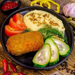 Картофельное пюре с котлетой по-киевски, Paprika