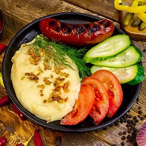 Картофельное пюре с запеченной колбаской, Paprika