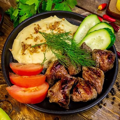 Заказать Картофельное пюре со свининой, Paprika