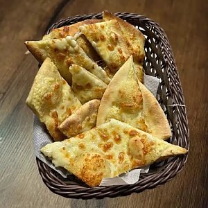 Фокачча с сыром, AURA