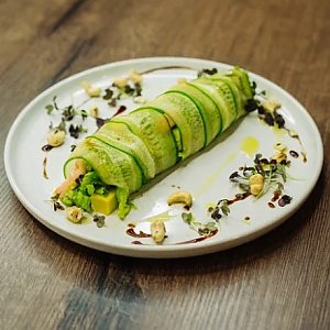 Салат с креветками и кешью, AURA