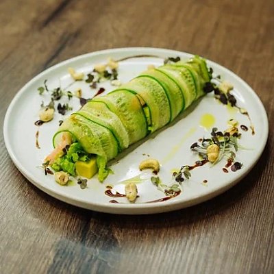 Заказать Салат с креветками и кешью, AURA