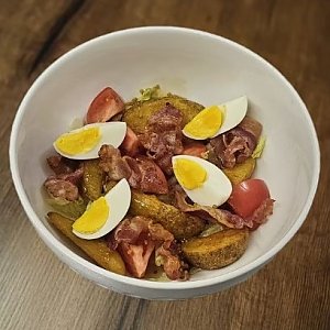 Теплый салат с беконом, AURA