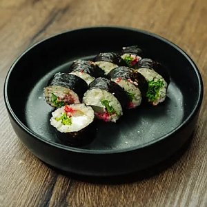 Маки с лососем и огурцом, AURA