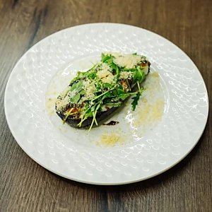 Баклажан с соусом ромеско, AURA