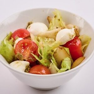 Салат Капрезе, Столовая Гранд бистро