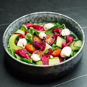 Салат с форелью гравлакс, Амазонка - Минск