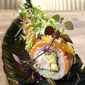 Ролл с креветкой, форелью, персиком и дор блю, Амазонка - Минск