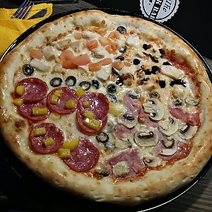 Пицца Четыре сезона, Black Food