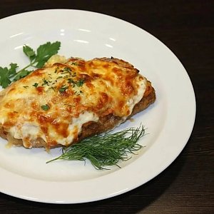 Куриное филе запеченное с грибами, Первое Семейное Кафе