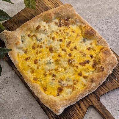 Заказать Пицца Сырная, Горький Гастробар