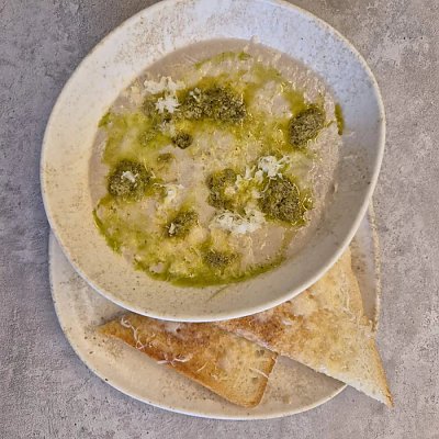 Заказать Крем-суп из шампиньонов с песто, Горький Гастробар