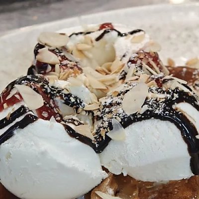 Заказать Венские вафли с арахисовой пастой и мороженым, Горький Гастробар