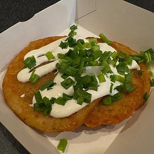 Драники со сметой и зеленью, Кафе Geras