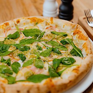 Пицца с беконом, грушей и сыром дор-блю, Bresto Testo