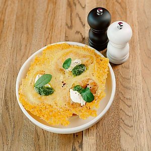 Мясные запеченые блинчики-улитка в соусе бешамель с сырной корочкой, Bresto Testo