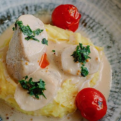 Заказать Филе цыпленка в сливочно-горчичном соусе с картофельным пюре, Bresto Testo