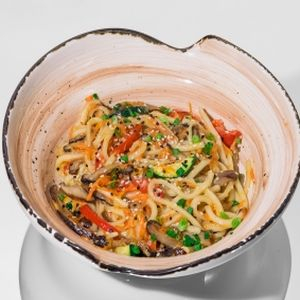 Лапша удон с грибами шиитаке и ореховым соусом, Хотей