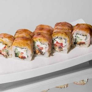 Опаленный ролл с угрём и беконом, Хотей