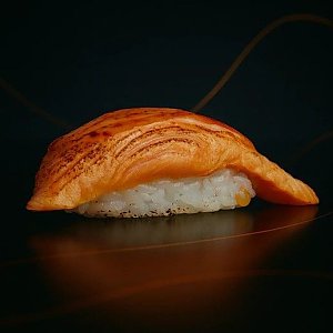 Нигири с опаленным лососем, RollBerry