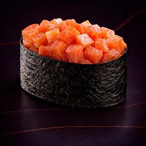 Гункан с копченым лососем, RollBerry