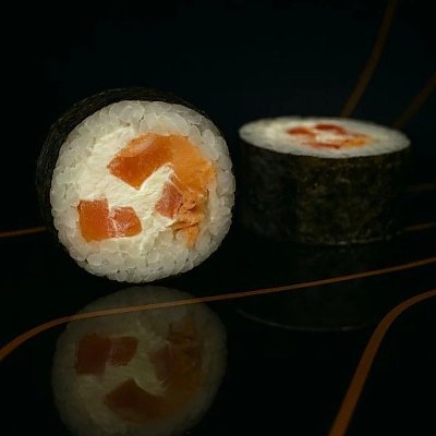 Заказать Футомак с жареным лососем и томатом, RollBerry