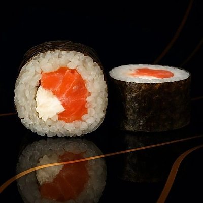 Заказать Футомак с лососем и томатом, RollBerry