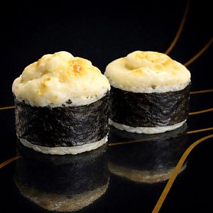Ролл запечённый с жареным лососем и сливочно-чесночной шапкой, RollBerry